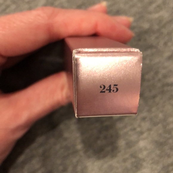 Elizabeth Arden Flawless Finish Skincaring Concealer .2 FL oz - Picture 4 of 5